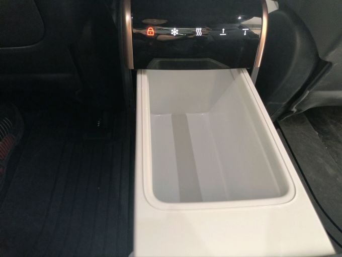 东风奕派新能源车