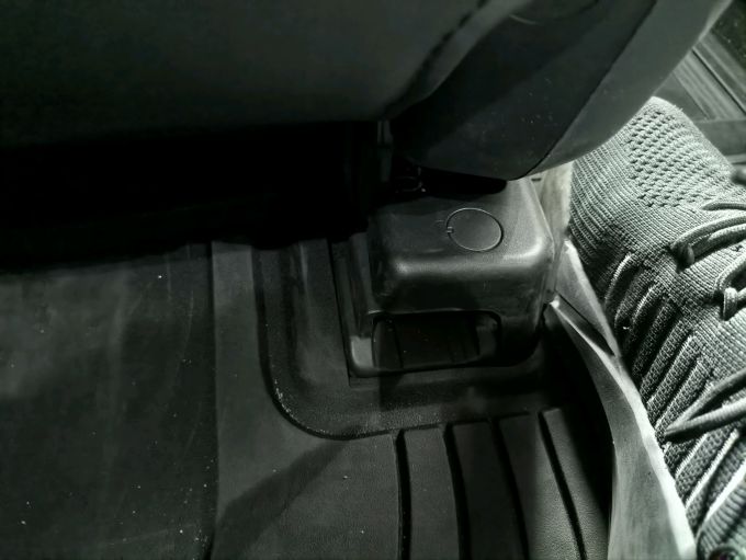 东风奕派新能源车
