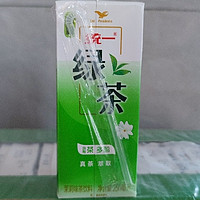 夏天喝的最多的就是这种盒装的250毫升的统一绿茶！