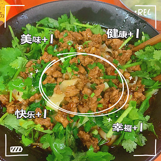 6元买来运动后来一碗扎扎实实的碳水化合物🍝配上美味杂酱，这就是妥妥的幸福感💞！