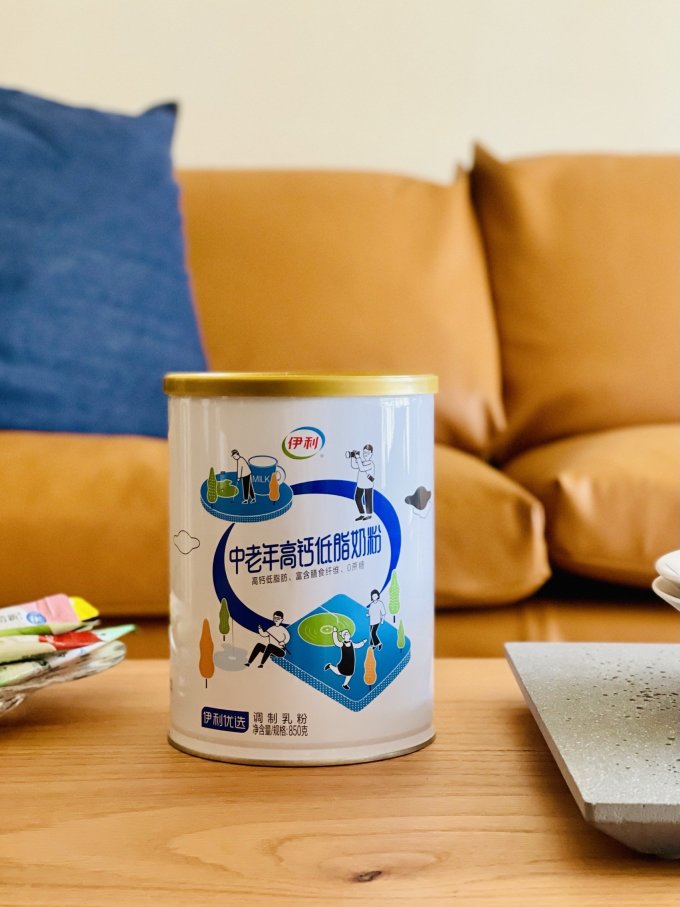 伊利成人奶粉