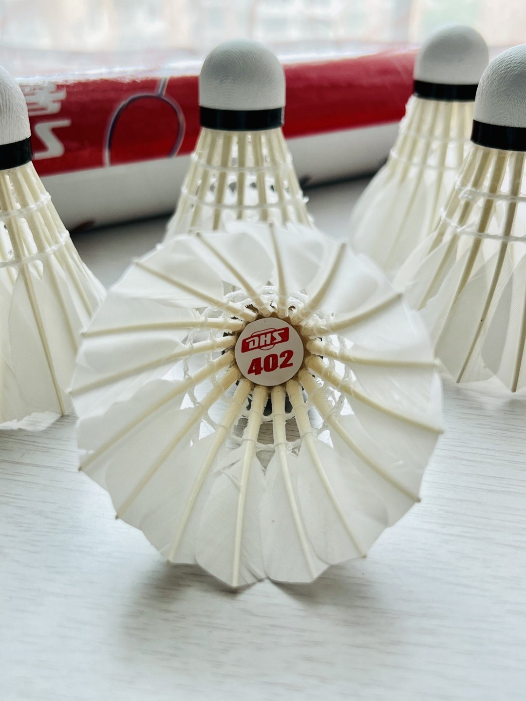 初学者超耐打羽毛球推荐:红双喜羽毛球dhs402