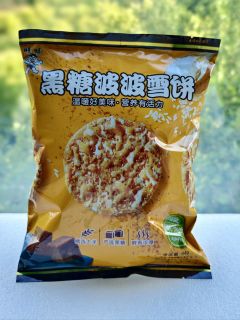 夏天顶饿零食新花样，旺旺黑糖波波雪饼，嚼着吃的奶茶~~