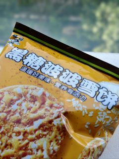 夏天顶饿零食新花样，旺旺黑糖波波雪饼，嚼着吃的奶茶~~