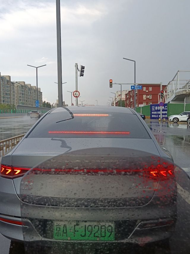 这个奇怪的夏天说下雨就下雨