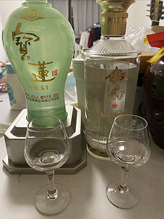 川酒小金花大PK，叙府臻酿VS宝莲蓝玉