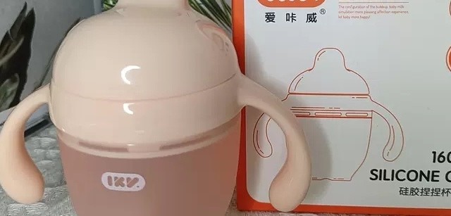宝宝喝水新宠儿！爱咔威IKV捏捏杯，萌趣鸭嘴让喝水变游戏