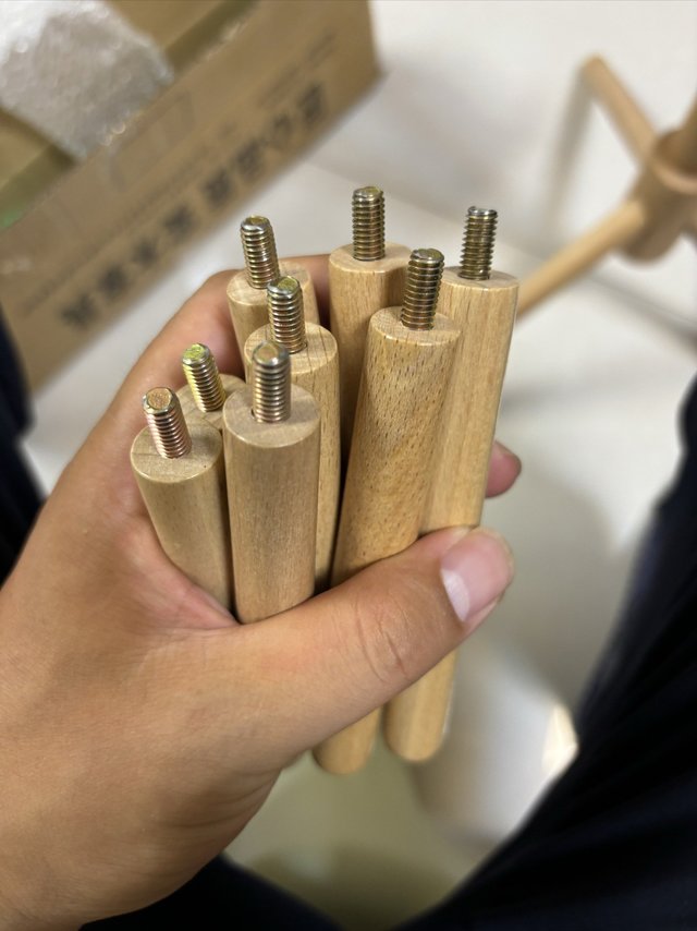 难以想象这么好质量的榉木衣帽架才30块钱。