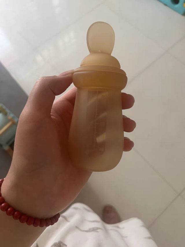 凉凉熊婴儿米糊勺奶瓶挤压式新生硅胶辅食勺宝宝米粉喂养辅食工具