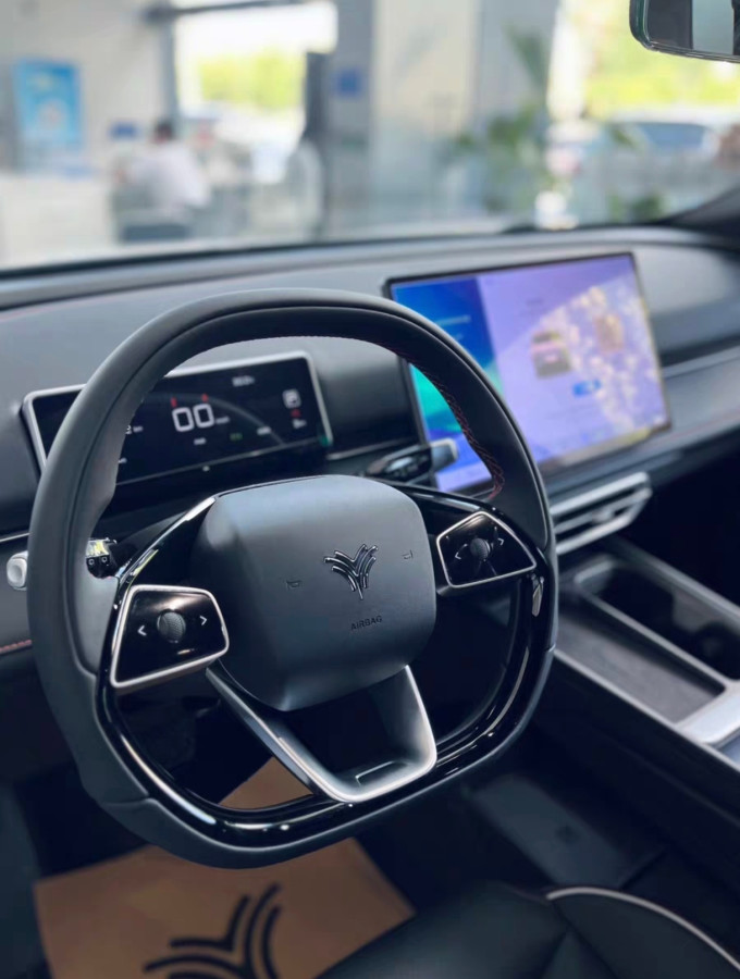 哪吒汽车新能源车