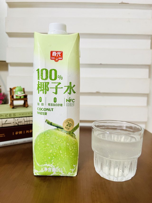 为中国健儿加油助威，就喝国货春光100%椰子水！