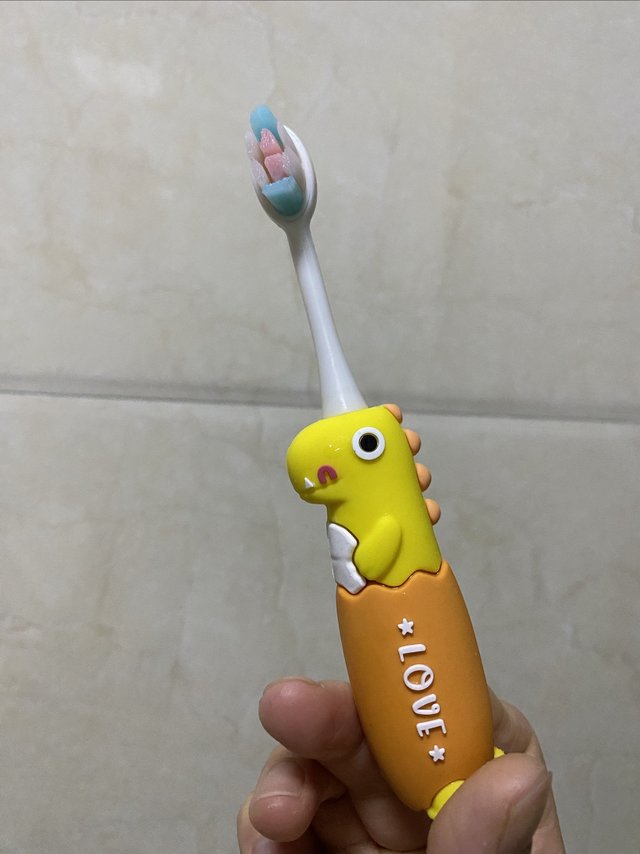 宝宝牙刷不一定要买贵的，但一定得买对的！