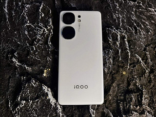 IQOO Neo9s Pro+，中端机的搅局者