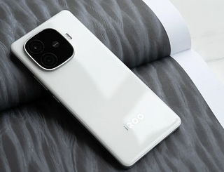 IQOO Neo9s Pro+，中端机的搅局者