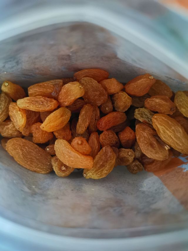 奉小草大人旨意评价：一果倾城 新疆吐鲁番葡萄干 250g