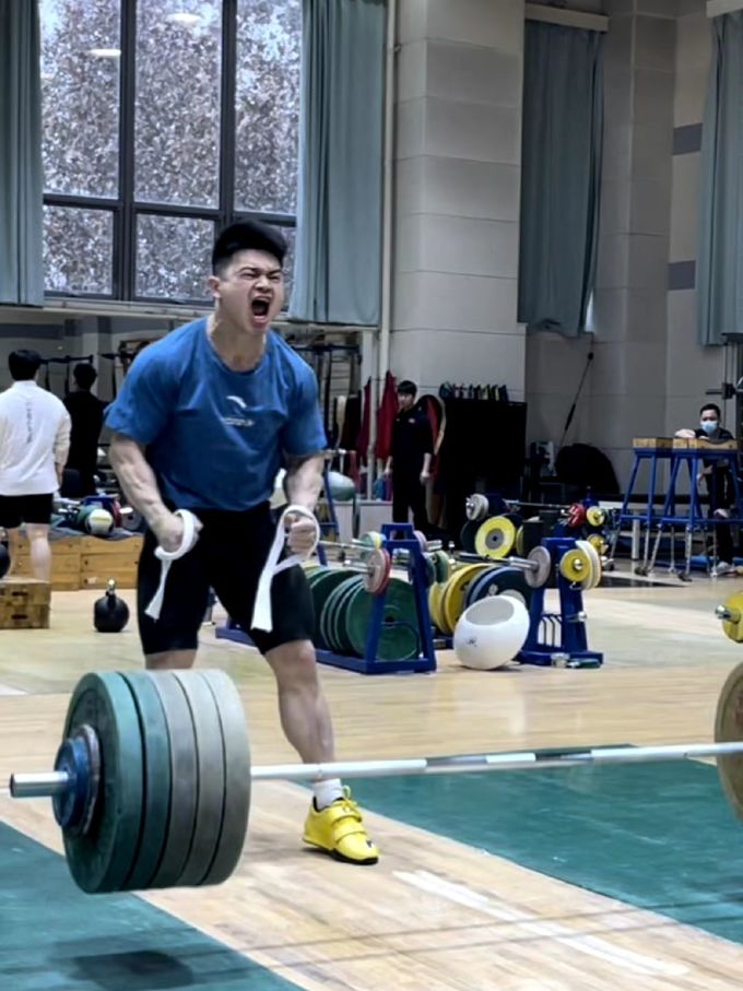 石智勇是唯一一个巴黎奥运会没拿金牌的举重运动员但我为他心疼得泪流