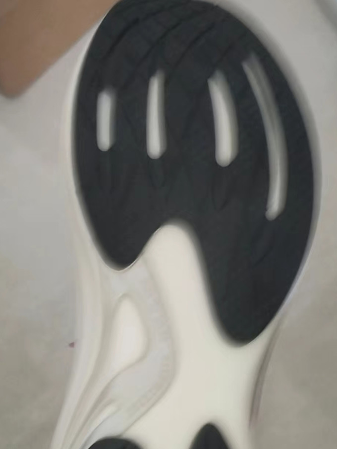 跑鞋