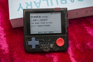 长的像 gameboy 的背单词机