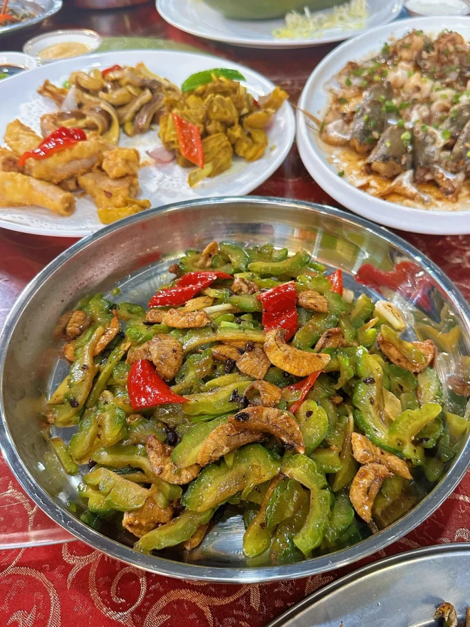聚会餐饮