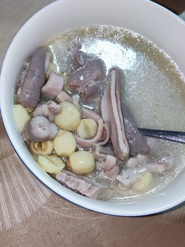 自己家炖的猪肚莲子汤 用料就是足