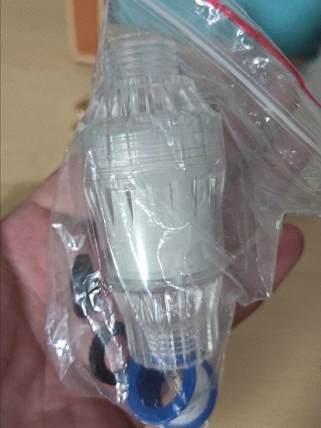 花洒过滤器，滤芯里的这个小白球是干嘛的？