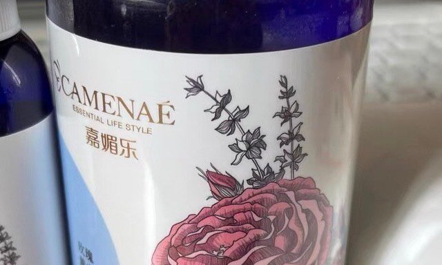 嘉媚乐纯露：天然滋养，唤醒肌肤水润光彩