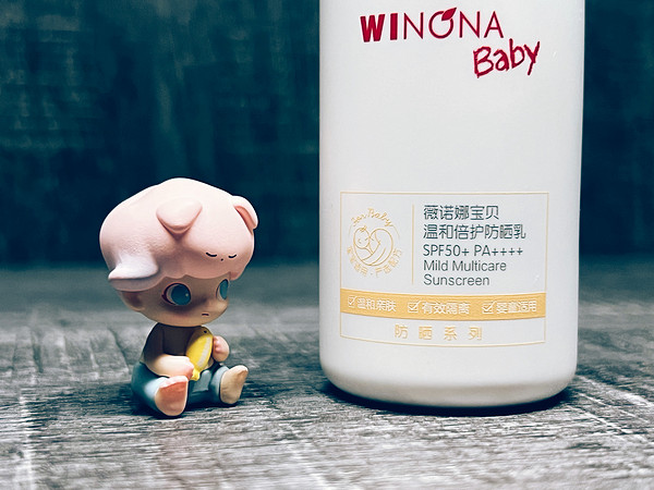 薇诺娜宝宝夏季温和专用防晒，SPF50+易推+易卸，解决宝宝夏季户外干·热·红等皮肤问题。