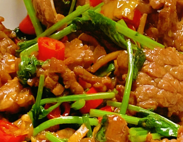 小炒牛肉：家常美味，营养丰富
