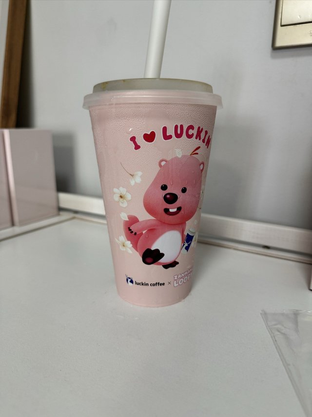 瑞幸咖啡-9.9送到家的柠C美式。