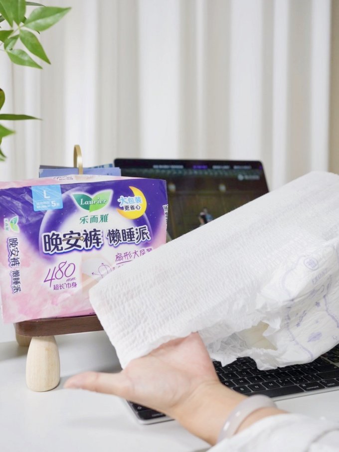 乐而雅卫生巾