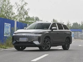 我们从官方获悉，奇瑞风云T10将于7月25日正式上市。新车采用C-DM插电式混动系统，有5座、6座版可选。