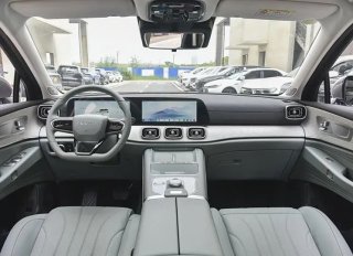我们从官方获悉，奇瑞风云T10将于7月25日正式上市。新车采用C-DM插电式混动系统，有5座、6座版可选。