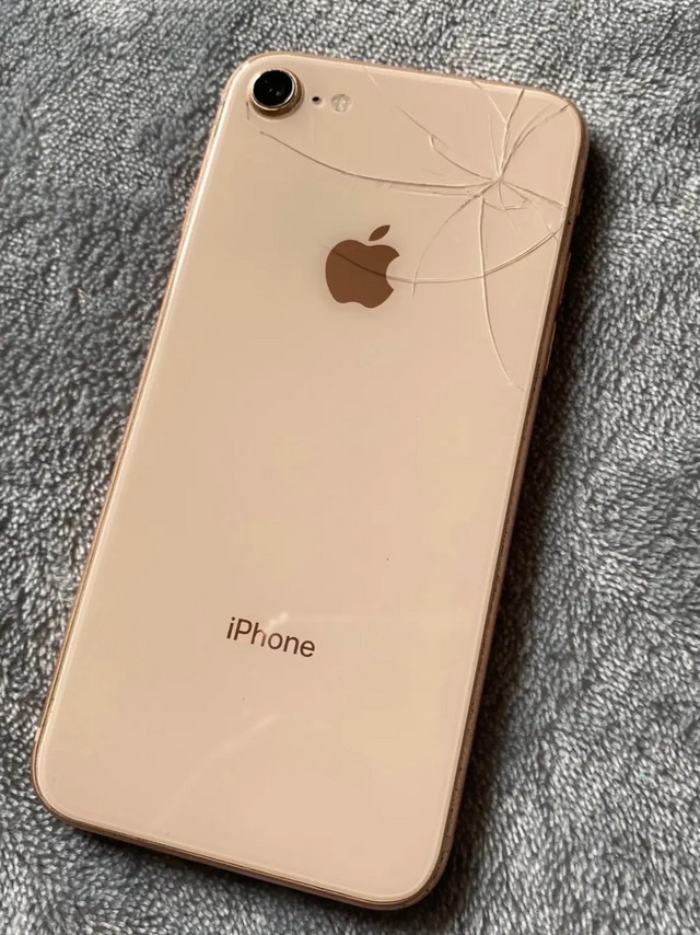 iPhone8系列是苹果非全面屏时代的集大成者，