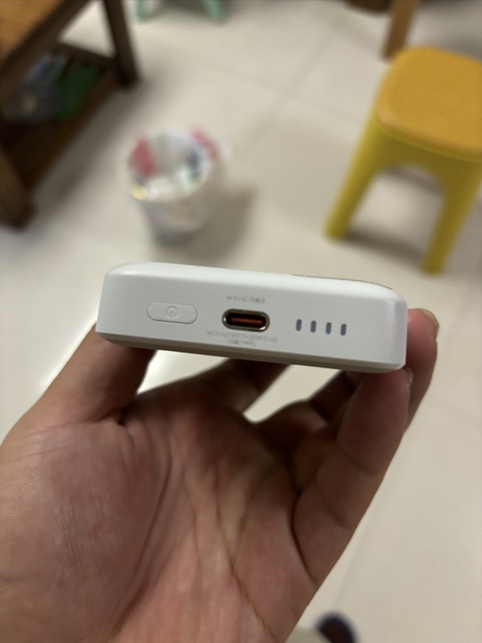 倍思移动电源