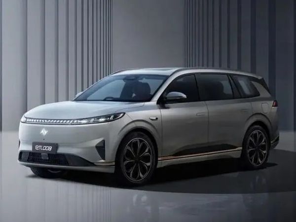 我们获取到了一组东风奕派eπ008车型的官图新车定位为一款6座中大型SUV将于4月开幕的北京车展上首发亮相
