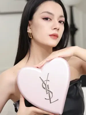 永远都可以相信YSL的礼盒美学#YSL巴黎限定#YSL粉管#YSL520#爱就要天翻地覆