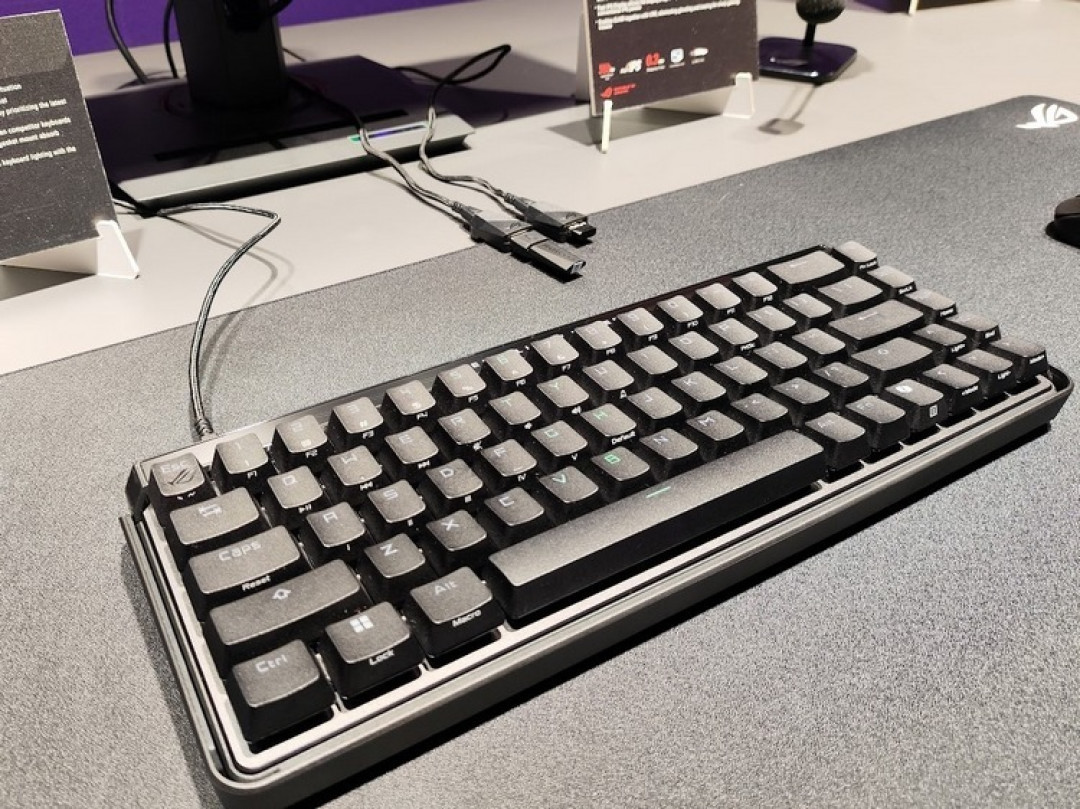 华硕发布 ROG Falchion Ace HFX 机械键盘,ROG HFX 磁轴、支持 KVM 切换