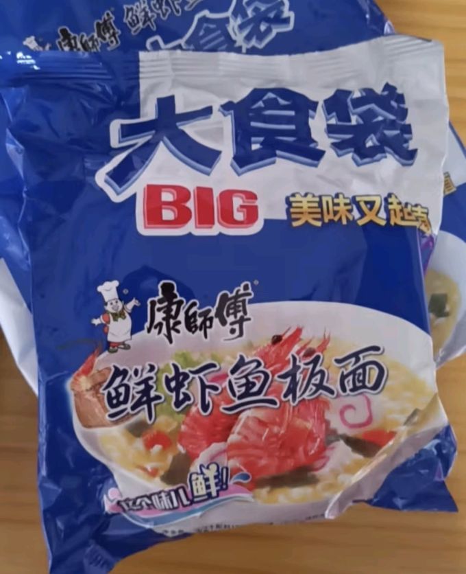 康师傅方便面大食袋鲜虾鱼板面五连包139g5泡面袋装速食方便食品