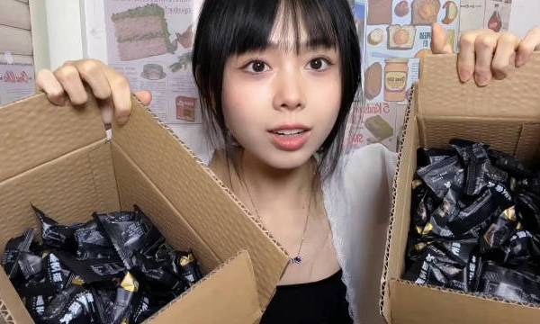 已经到了晚上，吃掉十个快递里的健康零食，这应该不算太过分吧。猴儿甜猴儿甜的微博视频