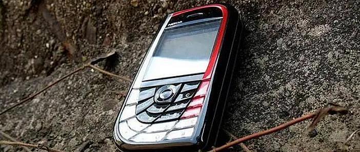 二十年前，这部诺基亚风靡全国，不对称设计至今无人超越