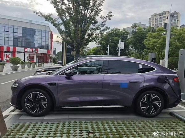 智界R7实车曝光 今天上线