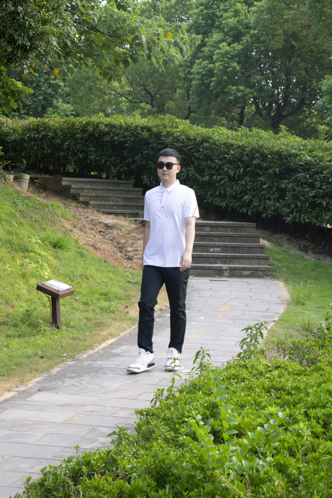 安踏运动服饰