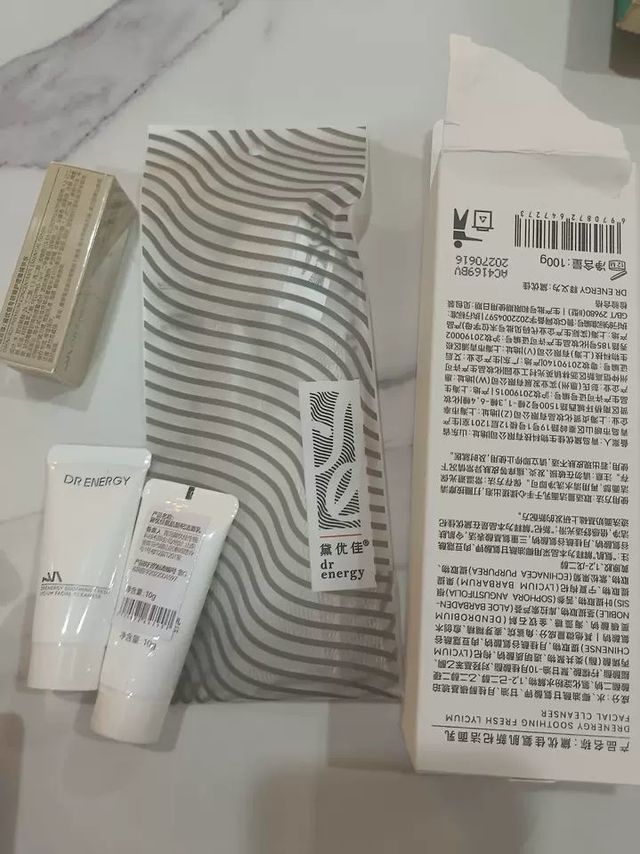 黛优佳氨基酸洗面奶——敏感肌的温和守护神