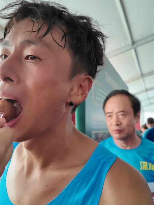 哈尔滨马拉松赛后投喂