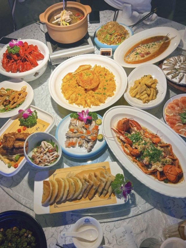 开渔尝鲜，海鲜大排档