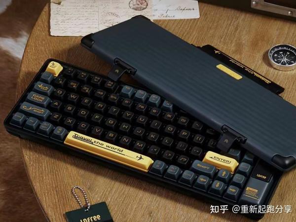 大学生想要买个键盘,偶尔打打游戏,敲敲字,大家有什么推荐吗?