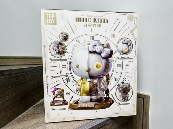 无收藏不快乐!致敬经典TOP TOY—Hello Kitty 50周年收藏级白金大体积木。