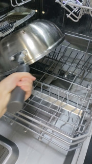 洗碗机是不是洗不了锅？为什么我的锅表面有白雾
