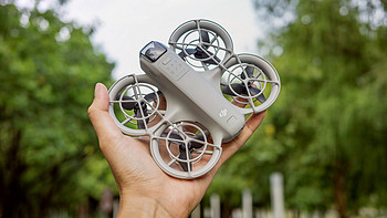 不用遥控器也能玩的无人机？DJI Neo掌上无人机开箱评测