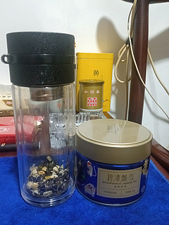 试喝青碧潭飘雪茉莉花茶小蓝罐